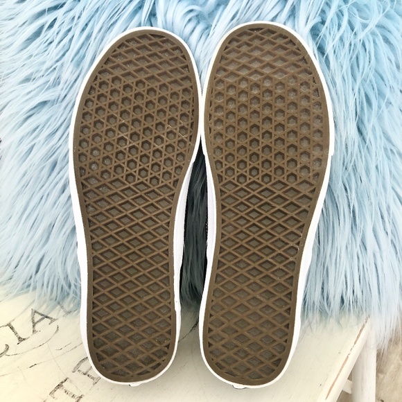 Vans, Off The Wall, Classic, Slip-On Checkerboard, Canvas Sneakers, Size 9.5 - Picture 10 of 15